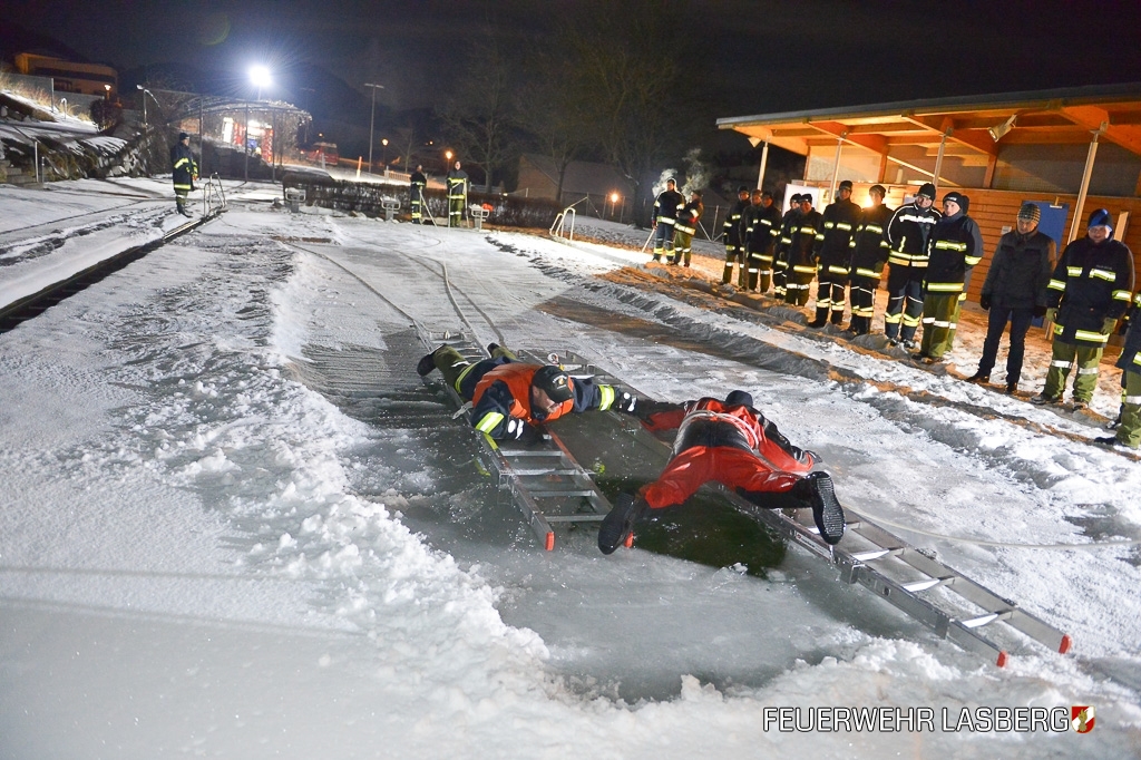 Freiwillige Feuerwehr Lasberg » Eisrettung im Freibad ...